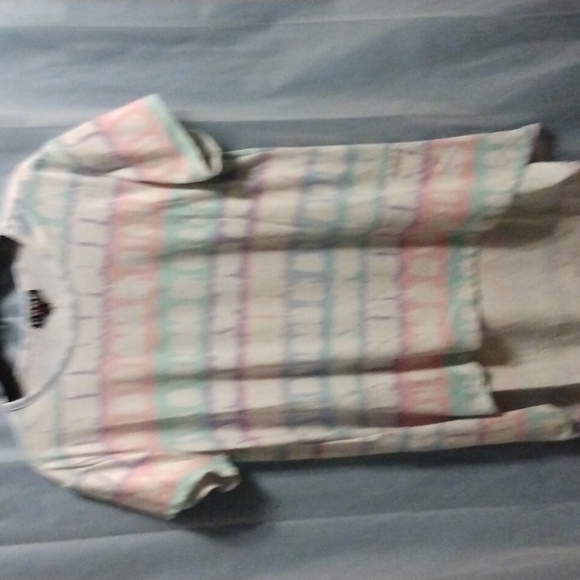 NEW Hi/Lo Shirt - Picture 2 of 4